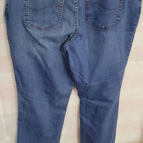 Lee Relaxed Fit 18W Medium 31" inseam - Picture 4 of 5